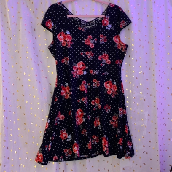 Fit n’ Flair Dress🌹